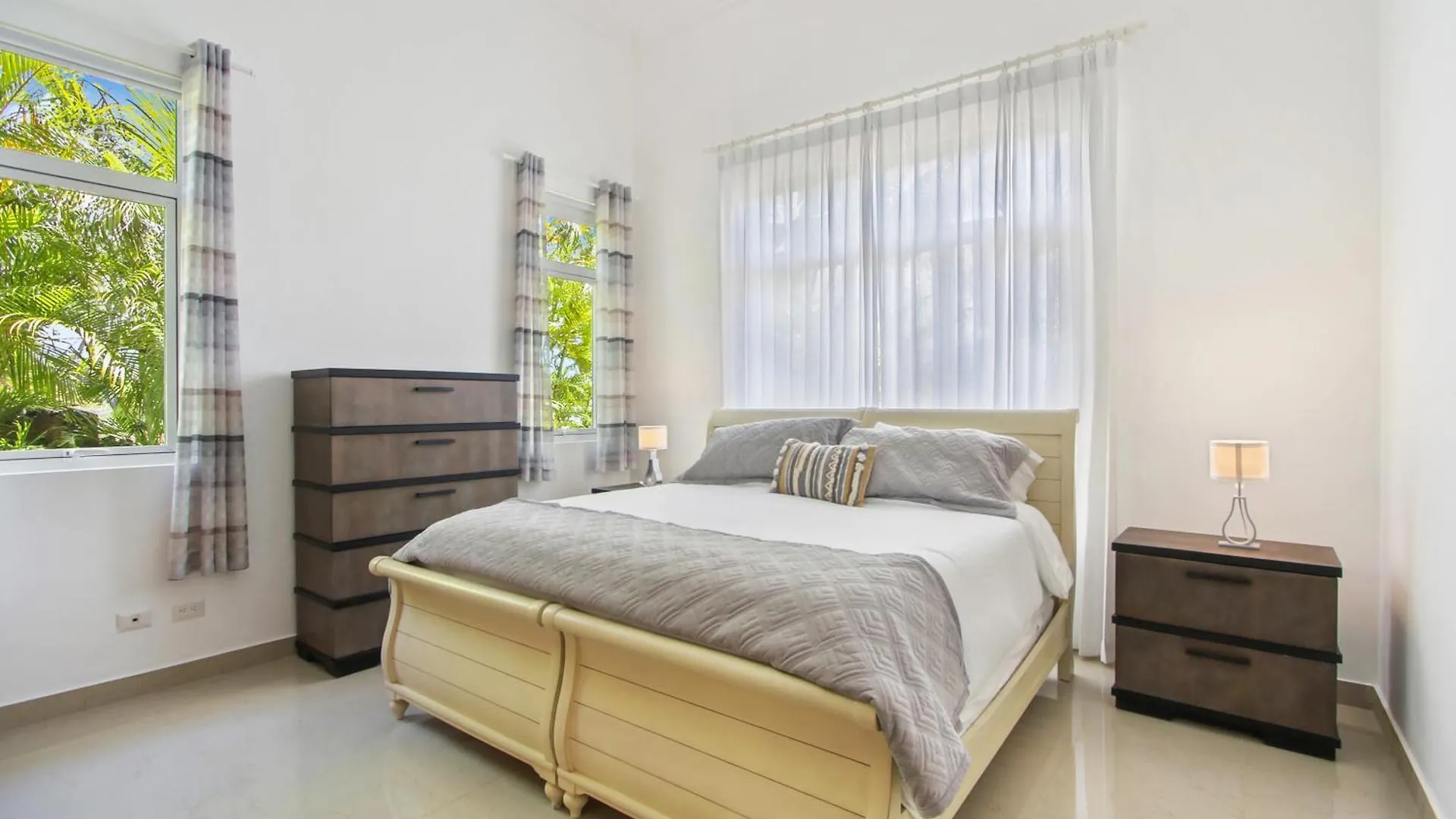 Stunning 3-Bedroom Villa With Pool, Jacuzzi And Maid Near Bavaro Beach Punta Cana Dominicaanse Republiek